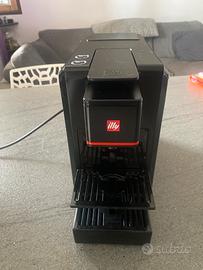 Macchina  per caffe’ Illy NUOVA