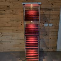 Vetrinetta Ikea in vetro illuminata con espositori