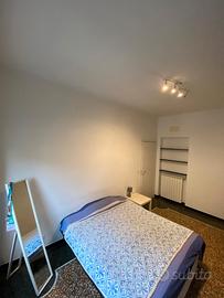 Stanza matrimoniale in appartamento condiviso