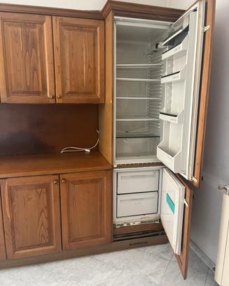 Mobile cucina con frigo e congelatore