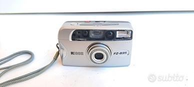 Ricoh FZ-835 Zoom fotocamera analogica 35mm rullin