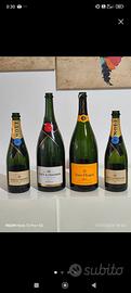 Bottiglie vuote di Champagne 