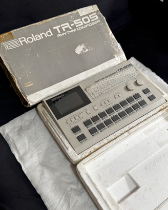 Roland Tr 505 - drum machine - percussion - synth