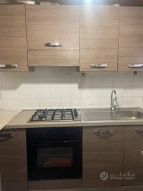 CUCINA LINEARE CON ELETTRODOMESTICI