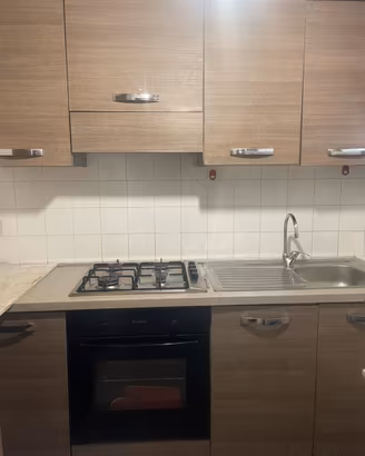 CUCINA LINEARE CON ELETTRODOMESTICI
