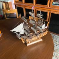 Modello in legno della HMS Bounty con Teca 1930