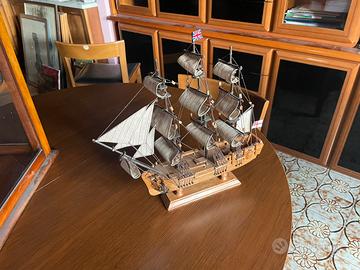 Modello in legno della HMS Bounty con Teca 1930