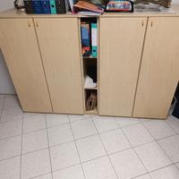 Doppio armadietto con al centro libreria