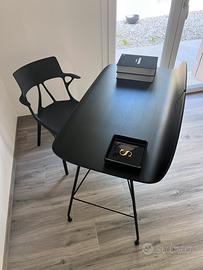 Scrivania Kartell Earl of Wood