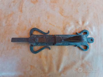 Serratura antica a scatto