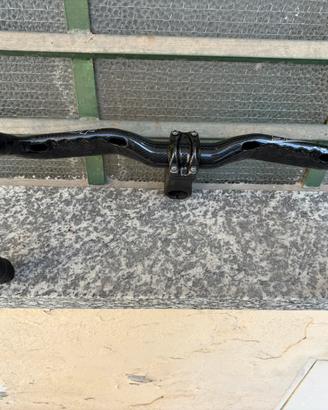 Manubrio bici da corsa in fibra di carbonio