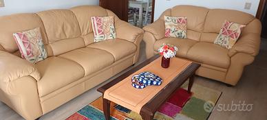 COPPIA DI DIVANI IN PELLE