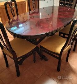 Tavolo in  mogano  con 6 sedie in coordinato