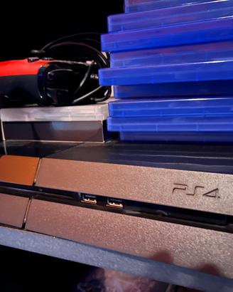 Play station 4 con 11 giochi + 2 controller