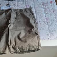 pantaloni corti
