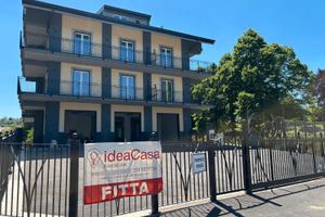 Locale commerciale con area esterna