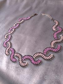 Collana girocollo artigianale rosa intrecciata
