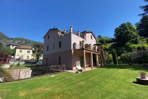 Villa di 640 m² con più di 5 locali e box auto dop