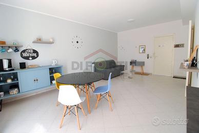 Appartamento ristrutturato, con veranda vista mare