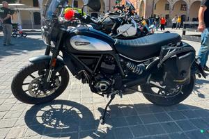 Ducati Scrambler 800 Icon Dark