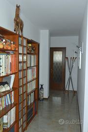 Libreria Ikea Billy color ciliegio con porta cd