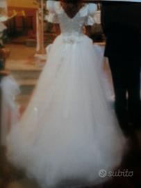 Abito da sposa con finiture di pregio