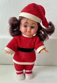 Bambola natalizia vintage con outfit rosso