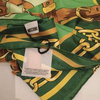 foulard moschino