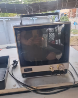 Televisore portatile vintage Sony TV-900UET,