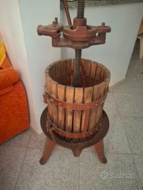 Torchio manuale verticale a vite