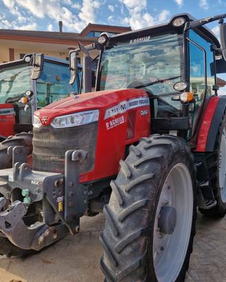Massey Ferguson 5711M DYNA4