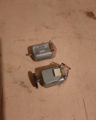 Acc. plastici : coppia motorini locomotive