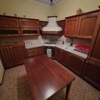 Cucina in legno massello completa di tavolo 