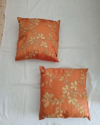 Coppia di cuscini arancione e oro con paillette 