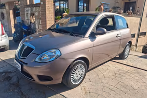 Lancia Ypsilon 1.2 Argento neopatentati