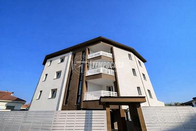 TRE LOCALI PIANO PRIMO CON DOPPI SERVIZI E TERRAZZ