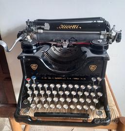Antica Macchina da scrivere Olivetti M40 