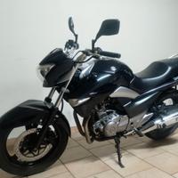 Suzuki Inazuma 250 bicilindrica