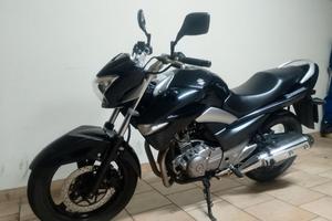 Suzuki Inazuma 250 bicilindrica