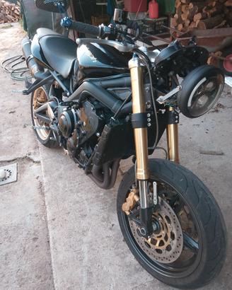 Permuto, triumph street triple