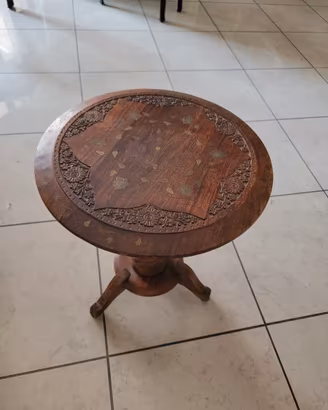 tavolino basso in legno stile etnico 