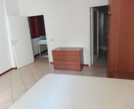Corso Cavour inizio traversa zona tre archi centro