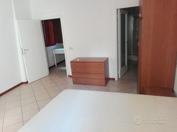 Corso Cavour inizio traversa zona tre archi centro