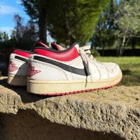 Nike Air Jordan 1 Low University Red - Black.