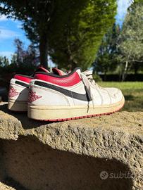 Nike Air Jordan 1 Low University Red - Black.