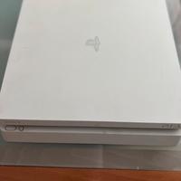 PS4 slim bianca  + controller+ 8 giochi