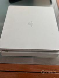 PS4 slim bianca  + controller+ 8 giochi
