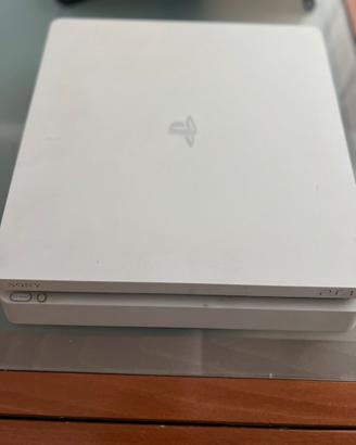 PS4 slim bianca  + controller+ 8 giochi