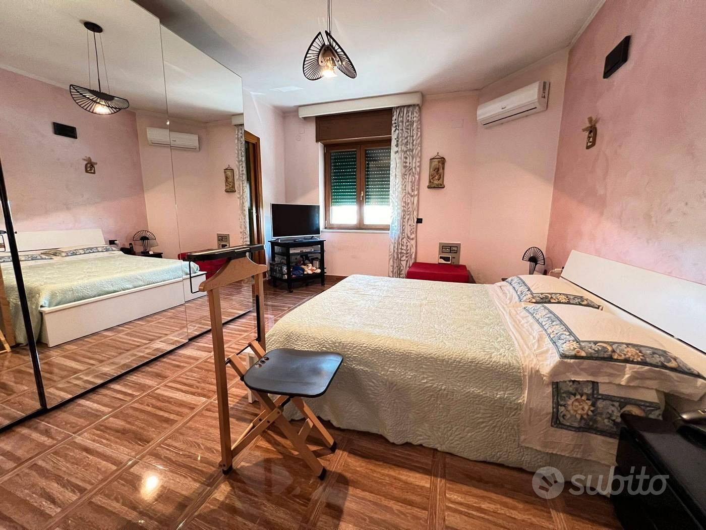 Varcaturo - Villa singola su 3 livelli - Vista 4
