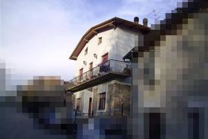 Villa di 240 m² con più di 5 locali e box auto a B